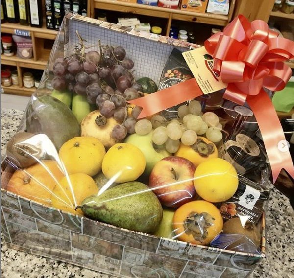 Cesta fruta regalo ecológico en Oviedo. Disponible en tienda online y física